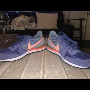 Women’s Nike shoes